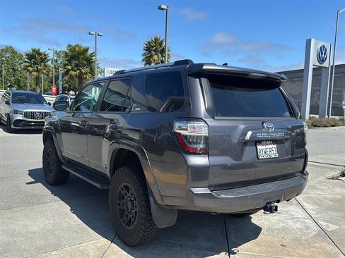 Used 2022 Toyota 4Runner SR5 Premium w/ Moonroof Package AWD/4WD image 8