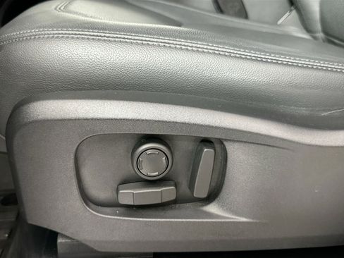 Certified 2023 Land Rover Defender 110 SE image 22