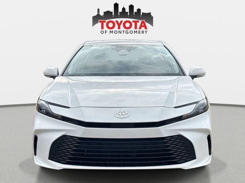 Used 2025 Toyota Camry LE w/ Convenience Package image 8