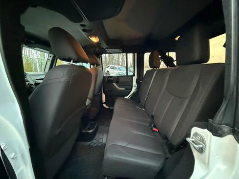 Used 2017 Jeep Wrangler Unlimited Sport image 17