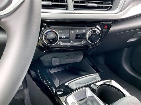 New 2026 Chevrolet Trax ACTIV w/ Sunroof Package FWD image 23