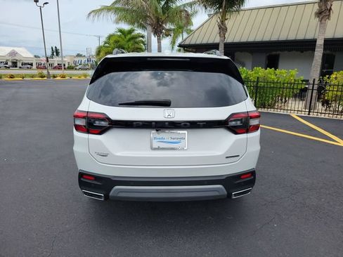 Used 2025 Honda Pilot Touring image 7