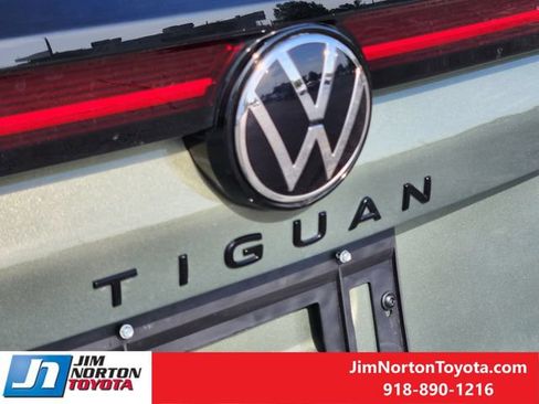 Used 2025 Volkswagen Tiguan SE R-Line AWD/4WD image 11