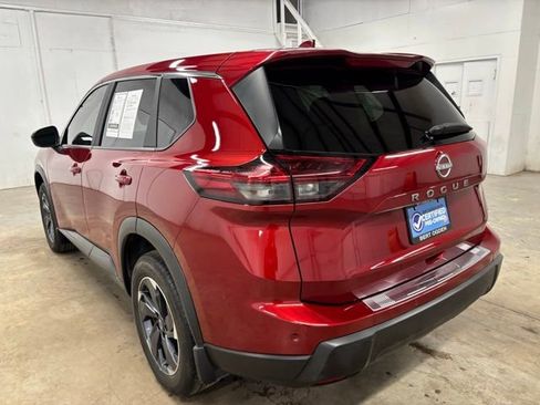 Used 2025 Nissan Rogue SV FWD image 5