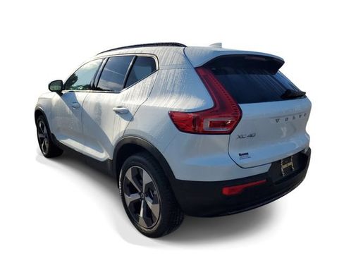 Used 2026 Volvo XC40 B5 Plus AWD/4WD image 3