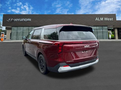 Used 2025 Kia Carnival FWD image 7
