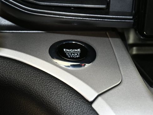 Used 2023 Ford Explorer XLT AWD/4WD image 25
