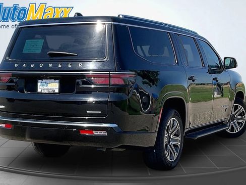 Used 2024 Jeep Wagoneer L Series II w/ Flexible Seating Group AWD/4WD image 9