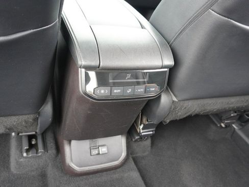 Used 2022 Toyota Highlander XLE FWD image 30