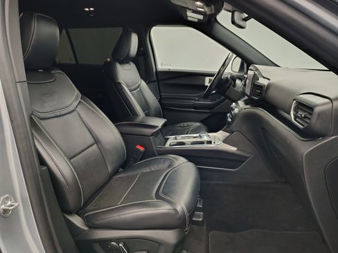 Used 2020 Ford Explorer ST image 30