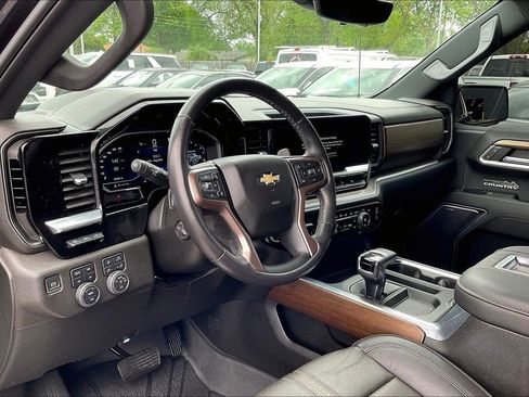 Used 2022 Chevrolet Silverado 1500 High Country w/ Technology Package image 18