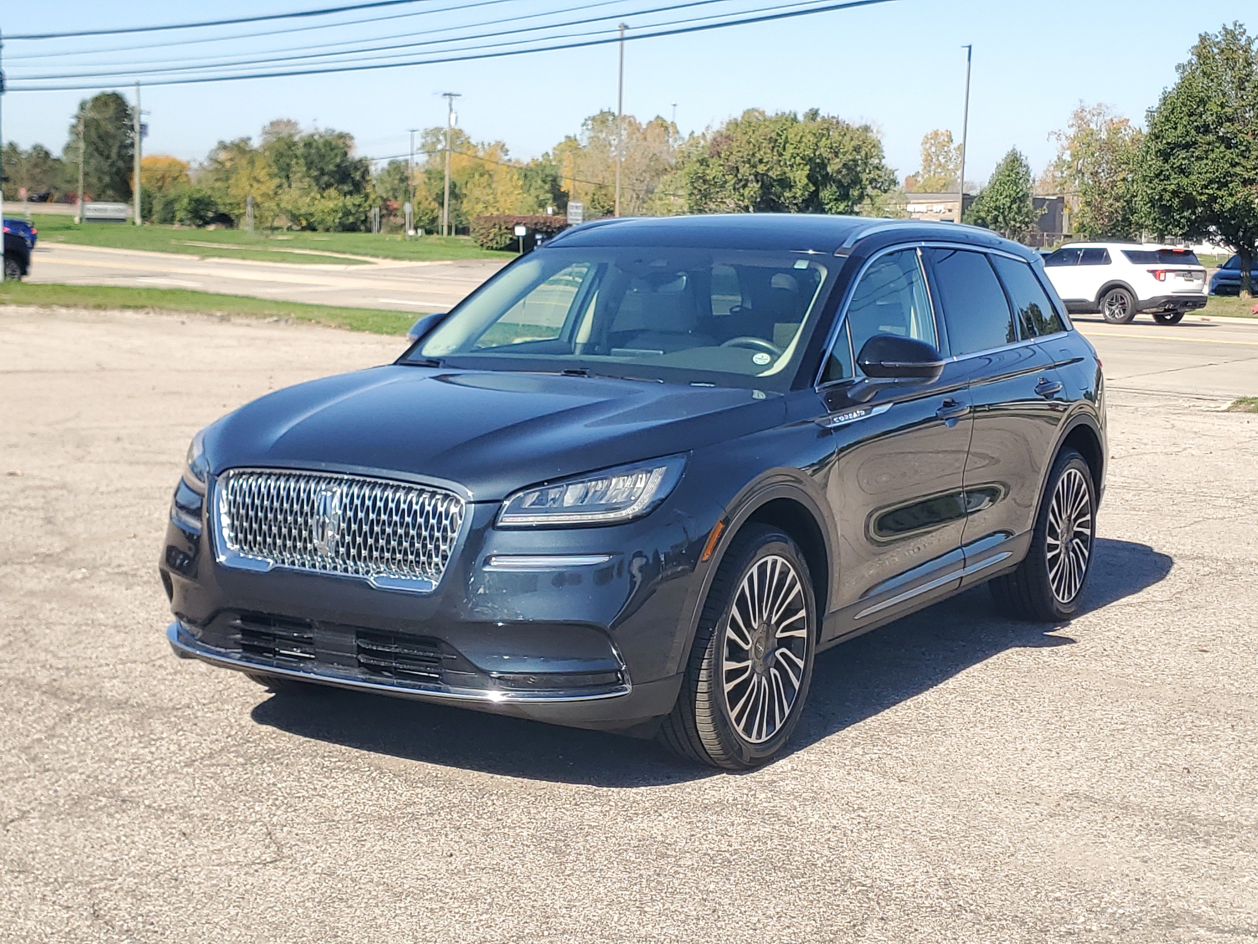 Certified 2021 Lincoln Corsair Reserve AWD/4WD image 3