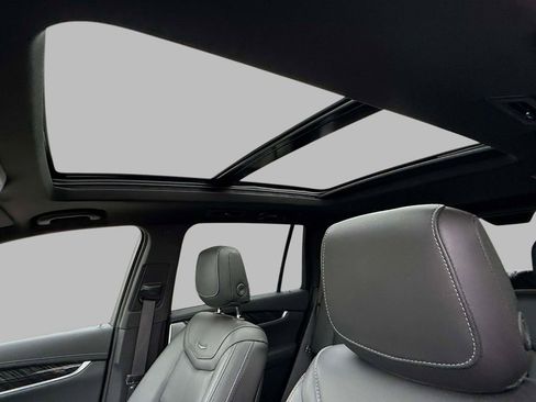 Used 2025 Cadillac XT6 Premium Luxury image 23
