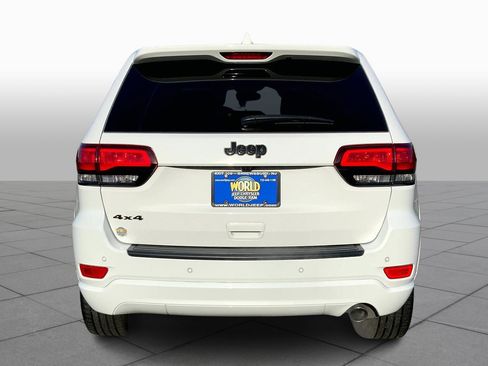 Used 2019 Jeep Grand Cherokee Altitude image 4