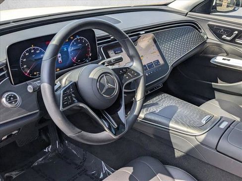 Used 2025 Mercedes-Benz E 350 4MATIC Sedan image 11
