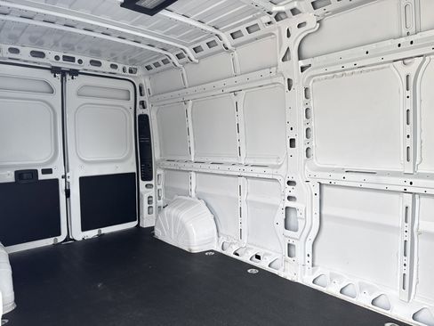 Used 2025 RAM ProMaster 2500 w/ Convenience Group image 32