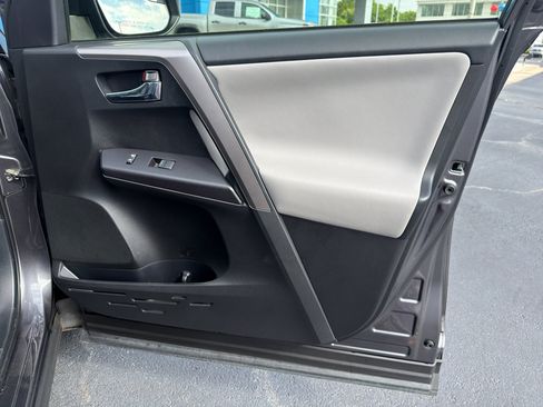 Used 2017 Toyota RAV4 XLE FWD image 30