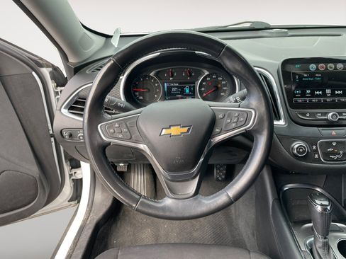 Used 2018 Chevrolet Malibu LT FWD image 17
