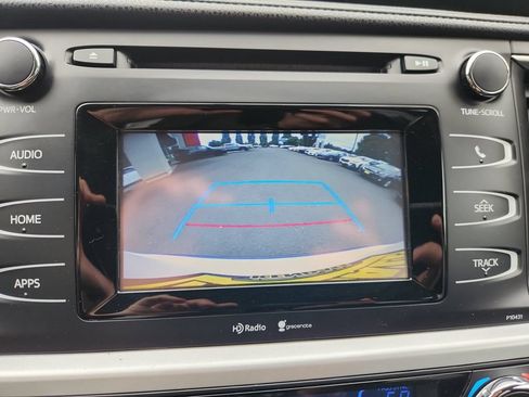 Used 2015 Toyota Highlander LE FWD image 16