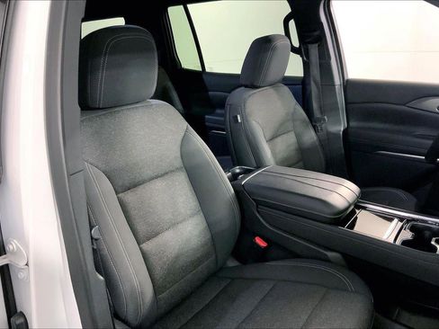 Used 2024 Chevrolet Traverse LT image 7