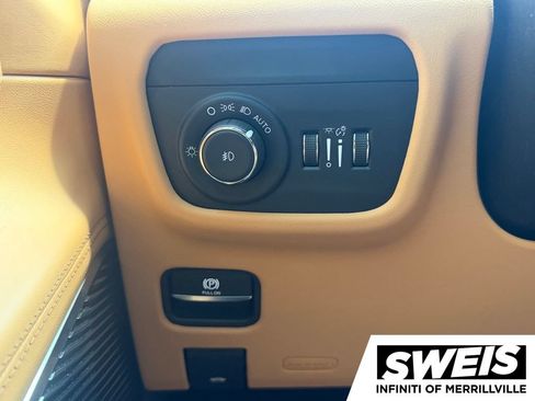 Used 2023 Jeep Grand Cherokee Summit AWD/4WD image 19
