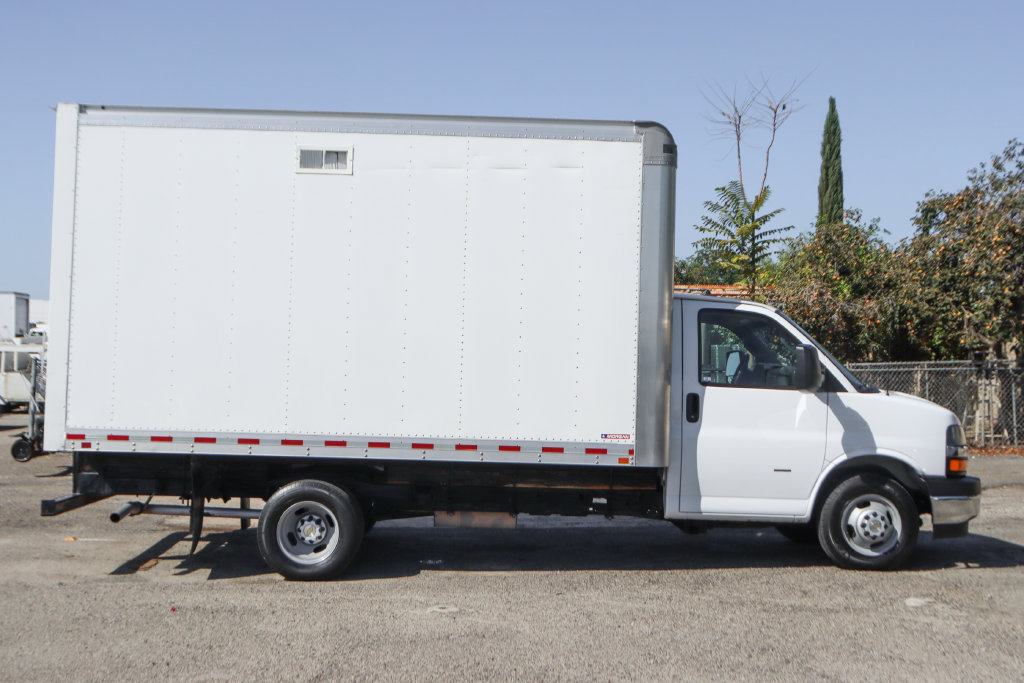 Used 2020 Chevrolet Express 3500 w/ Chrome Appearance Package RWD image 10