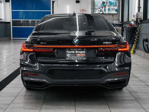 Used 2022 BMW 750i xDrive w/ Executive Package image 7