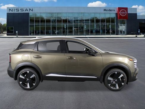 New 2026 Nissan Kicks SR w/ SR Premium Package FWD image 6