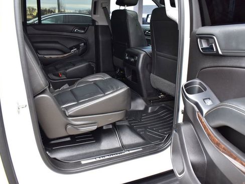 Used 2018 Chevrolet Suburban LT image 27