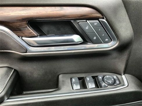 Used 2025 GMC Sierra 1500 SLT image 13