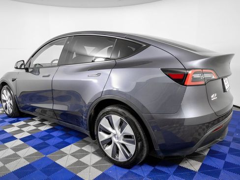 Used 2022 Tesla Model Y Long Range image 6