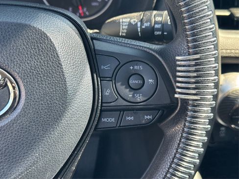 Used 2022 Toyota RAV4 XLE image 33