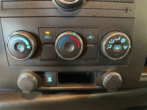 Used 2011 Chevrolet Silverado 1500 LT w/ Chrome Essentials Package image 31