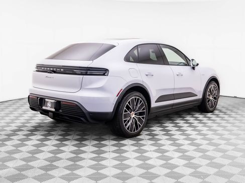 Certified 2025 Porsche Macan 4 Electric AWD/4WD image 8