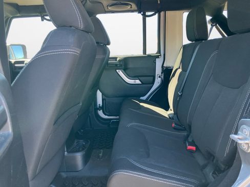Used 2014 Jeep Wrangler Unlimited Sahara w/ Connectivity Group image 16