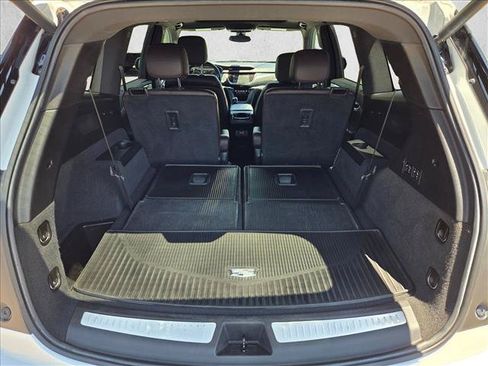 Used 2021 Cadillac XT6 Premium Luxury FWD image 6