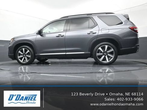 Used 2024 Honda Pilot Touring image 10
