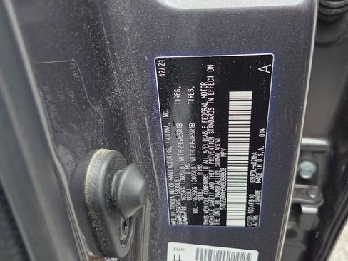 Used 2022 Toyota Highlander LE FWD image 4