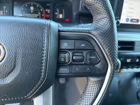 Used 2024 Toyota Tacoma SR5 AWD/4WD image 17
