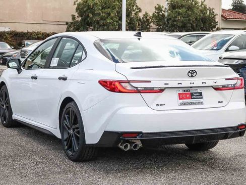 New 2026 Toyota Camry Hybrid FWD image 8