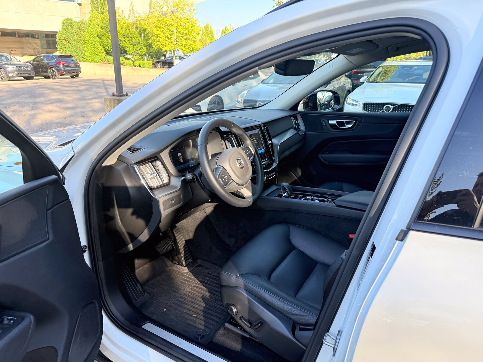 Used 2025 Volvo XC60 B5 Core w/ Protection Package Premier AWD/4WD image 16