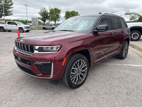 New 2026 Jeep Grand Cherokee Summit AWD/4WD image 13