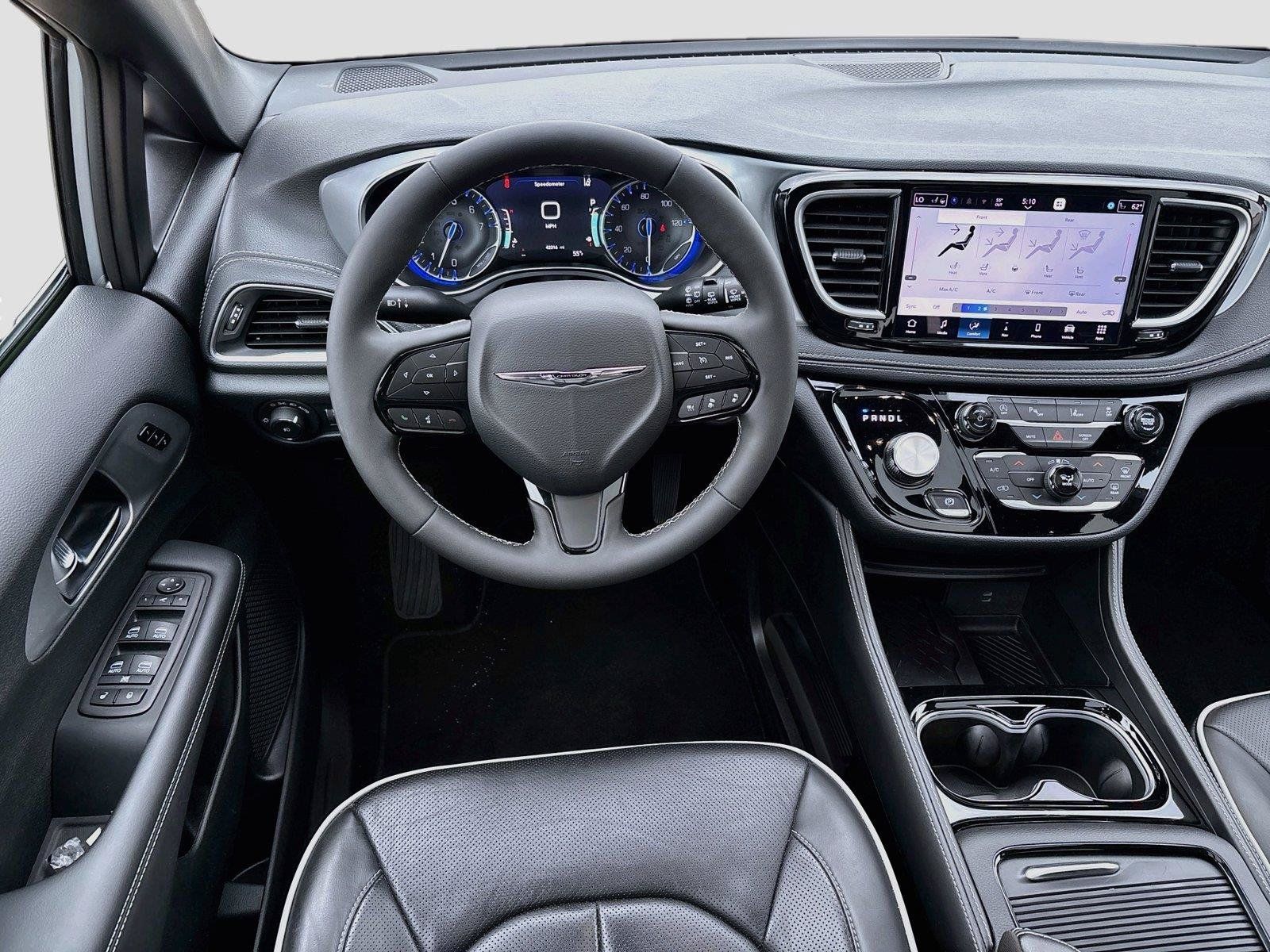 Certified 2026 Chrysler Pacifica Limited w/ S Appearance Package FWD image 2