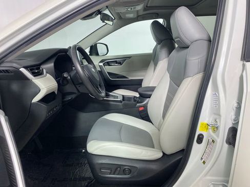 Certified 2022 Toyota RAV4 XLE Premium FWD image 10