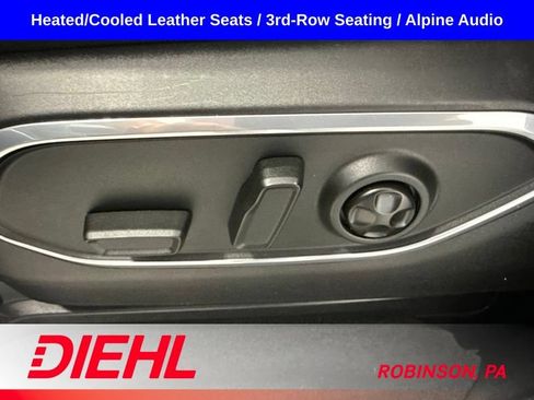 Used 2024 Jeep Wagoneer Series III AWD/4WD image 25