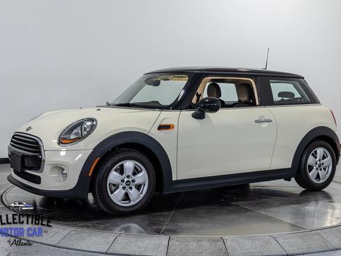 Used 2018 MINI Cooper 2-Door Hardtop image 3