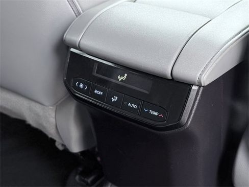 Certified 2022 Toyota Highlander Limited image 16