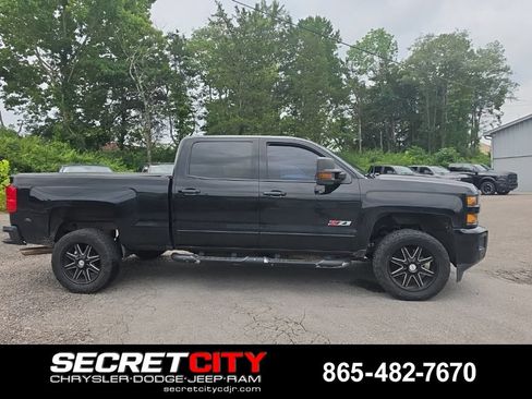 Used 2016 Chevrolet Silverado 2500 LT w/ Midnight Edition AWD/4WD image 4