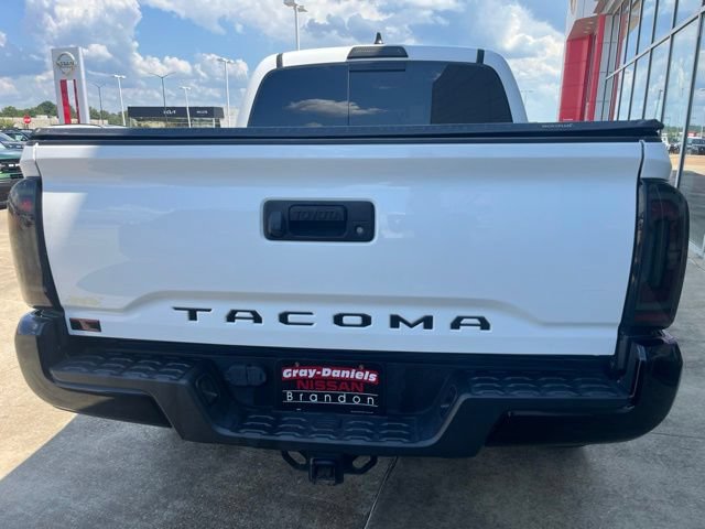 Used 2022 Toyota Tacoma SR5 w/ Technology Package RWD image 3