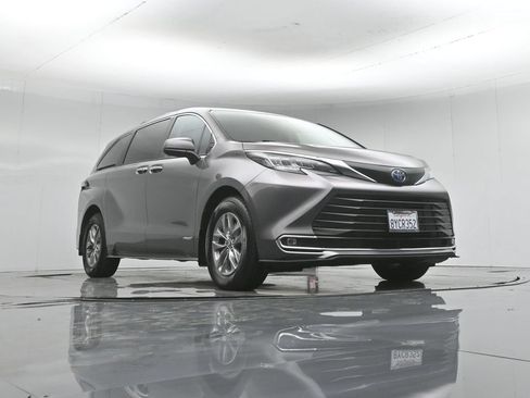 Used 2021 Toyota Sienna XLE FWD image 51